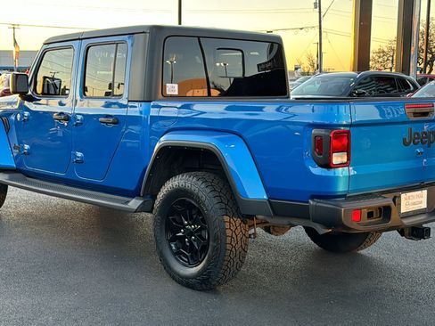 Used 2022 Jeep Gladiator Sport image 6