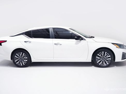 Used 2025 Nissan Altima 2.5 SV FWD image 3