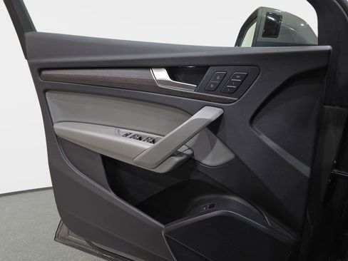 Used 2023 Audi Q5 2.0T Premium w/ Convenience Package image 26