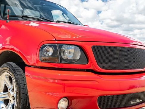 Used 2003 Ford F150 Lightning RWD image 16