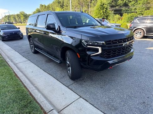 Used 2023 Chevrolet Suburban Z71 w/ Luxury Package AWD/4WD image 3