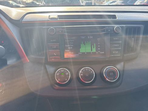 Used 2018 Toyota RAV4 LE FWD image 14