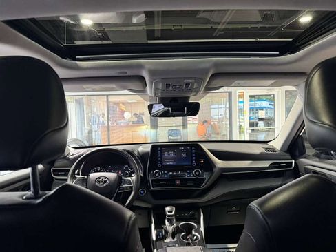 Used 2021 Toyota Highlander XLE image 25