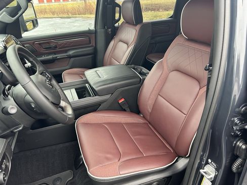 Used 2026 RAM 1500 Limited w/ Trailer Tow Group image 6