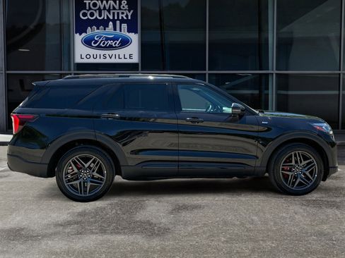 Used 2025 Ford Explorer ST-Line w/ ST-Line Street Pack AWD/4WD image 2