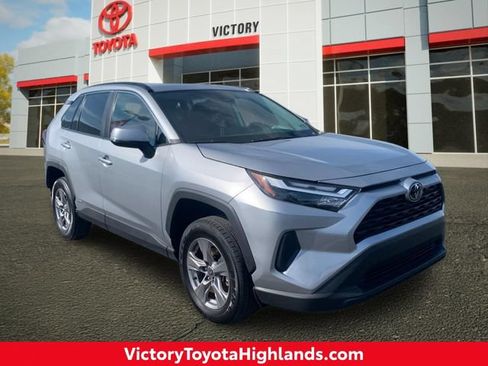 Used 2025 Toyota RAV4 XLE AWD/4WD image 1