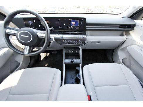 Certified 2025 Hyundai Kona SEL image 9