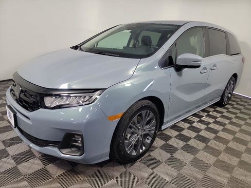 Certified 2025 Honda Odyssey Touring image 9