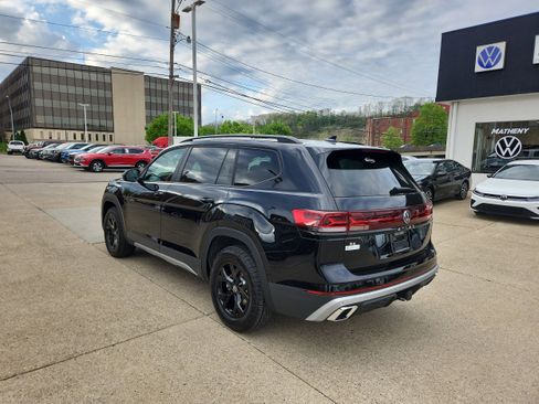 New 2026 Volkswagen Atlas Peak Edition image 3