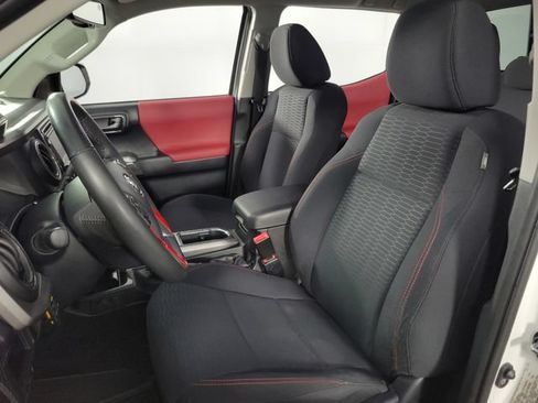 Used 2019 Toyota Tacoma SR5 AWD/4WD image 14