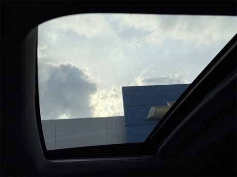 Used 2023 GMC Sierra 1500 SLT w/ SLT Premium Plus Package image 26