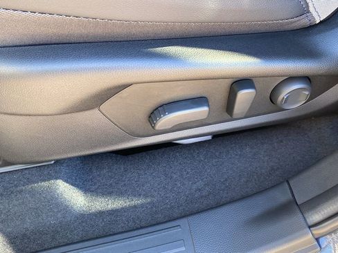 Used 2025 Subaru Forester Premium image 19