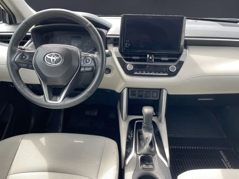 Used 2023 Toyota Corolla Cross LE AWD/4WD image 10