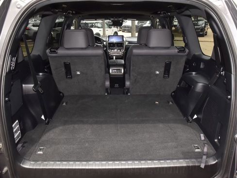 Used 2023 Lexus GX 460 Premium w/ Accessory Package AWD/4WD image 39