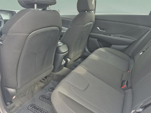 Certified 2025 Hyundai Elantra SE FWD image 15