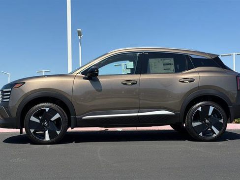 New 2026 Nissan Kicks SR FWD image 7