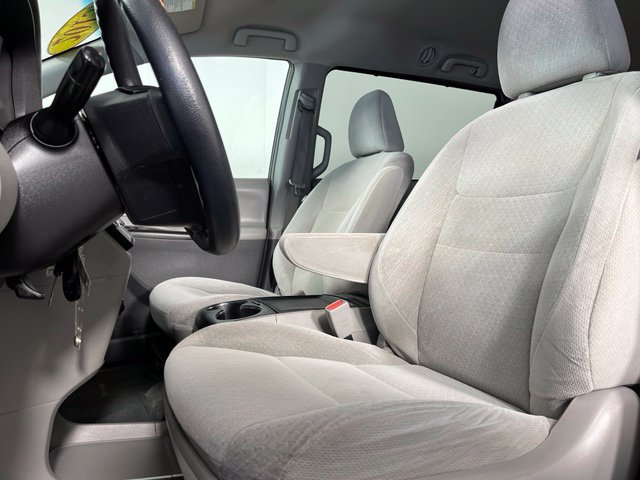 Used 2015 Toyota Sienna LE FWD image 17