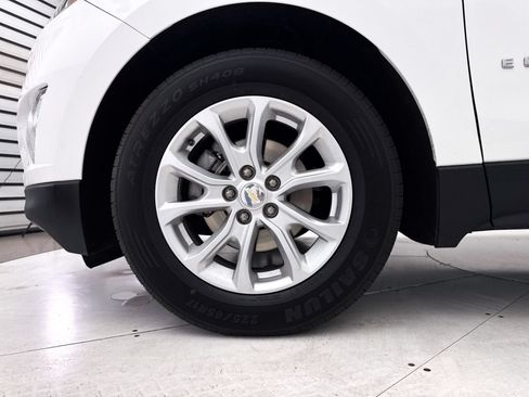 Used 2020 Chevrolet Equinox LS w/ LS Convenience Package FWD image 4