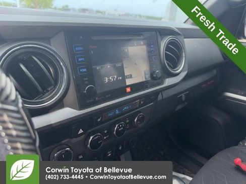 Used 2016 Toyota Tacoma TRD Sport AWD/4WD image 13