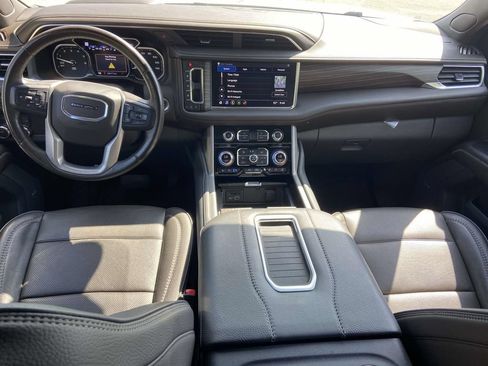 Used 2021 GMC Yukon Denali w/ Denali Premium Package AWD/4WD image 12