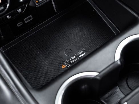 Used 2023 Chevrolet Suburban Premier image 24