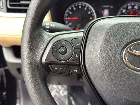 Used 2022 Toyota RAV4 LE image 23