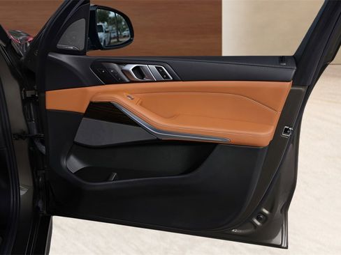 Used 2025 BMW X7 xDrive40i w/ Executive Package image 31