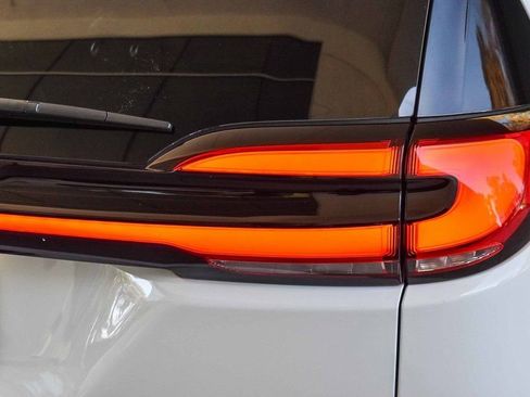 New 2026 Chrysler Pacifica Pinnacle w/ Trailer Tow Group AWD/4WD image 7