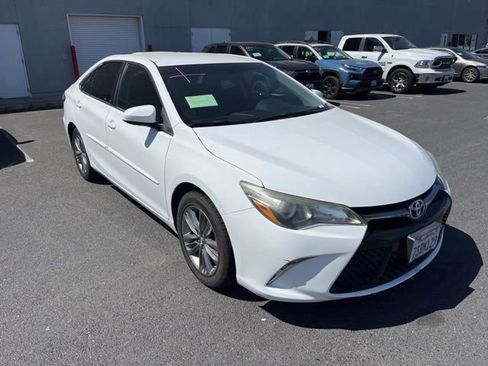 Used 2016 Toyota Camry SE FWD image 3
