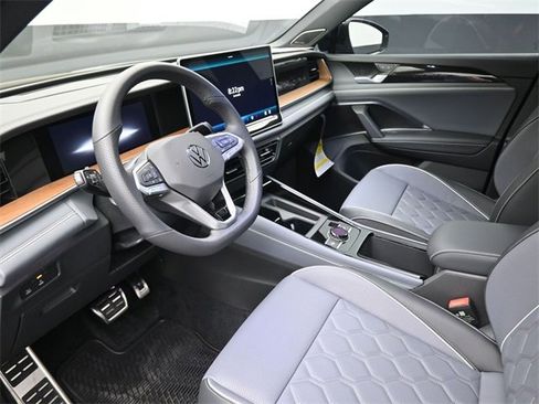 New 2026 Volkswagen Tiguan SEL R-Line image 18
