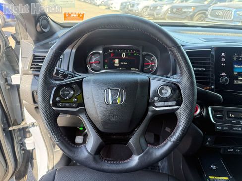 Certified 2024 Honda Passport Black Edition image 17