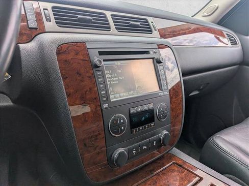 Used 2012 Chevrolet Avalanche LTZ RWD image 12