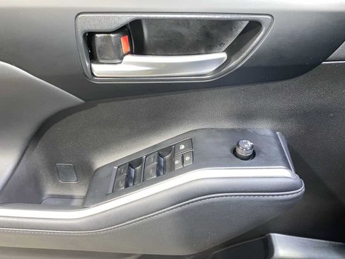 Used 2024 Toyota Highlander XLE AWD/4WD image 23