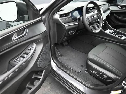 New 2025 Jeep Grand Cherokee Laredo X image 15