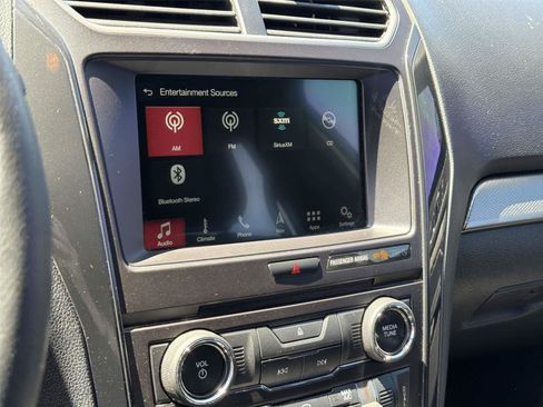 Used 2018 Ford Explorer XLT w/ Equipment Group 201A AWD/4WD image 17