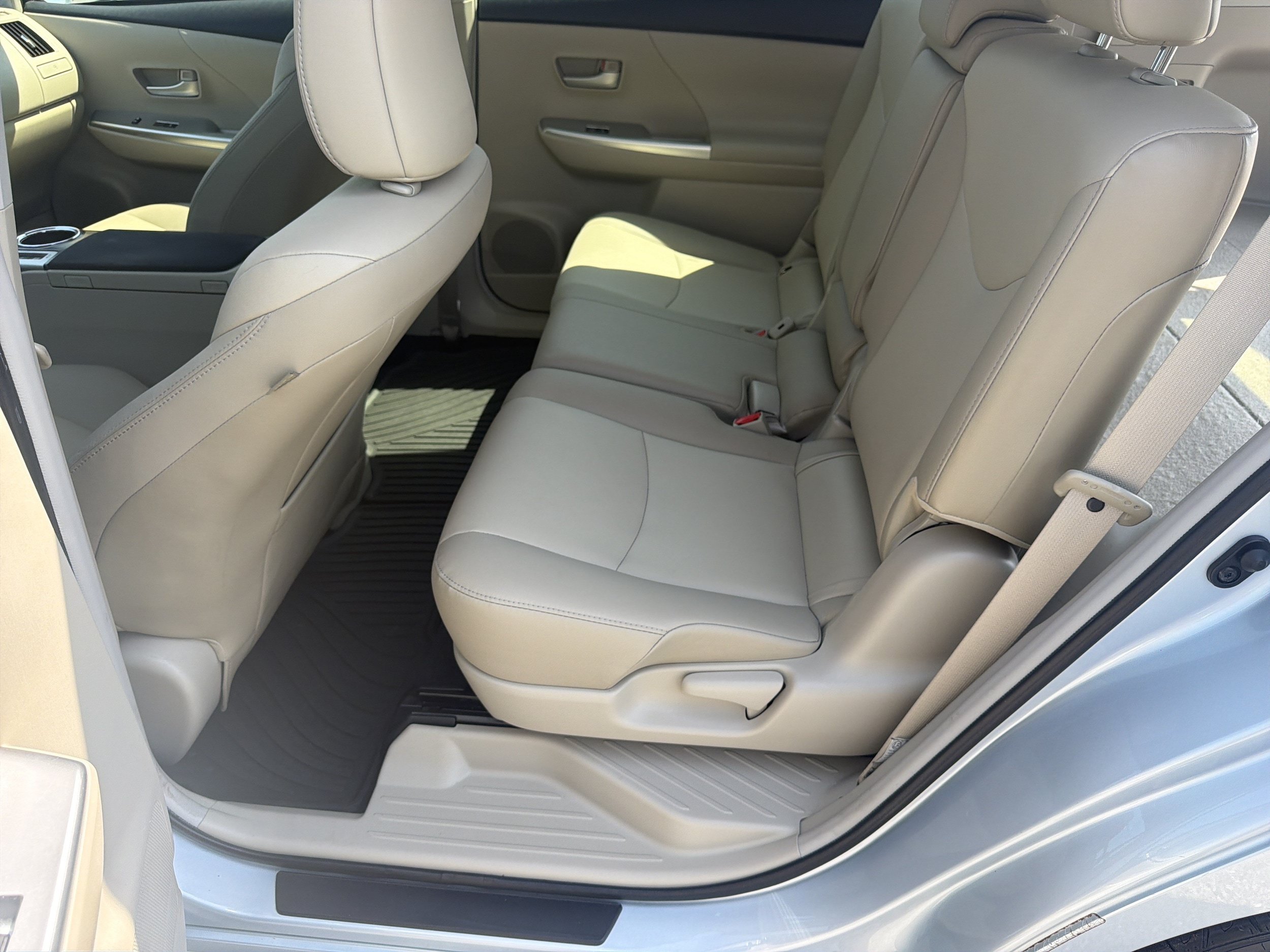 Used 2013 Toyota Prius V Five FWD image 20