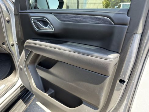 Used 2022 GMC Yukon SLT w/ SLT Premium Package AWD/4WD image 11