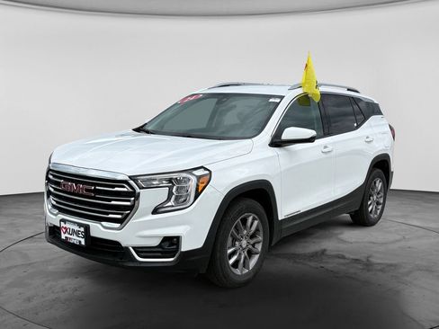 Used 2024 GMC Terrain SLT AWD/4WD image 4