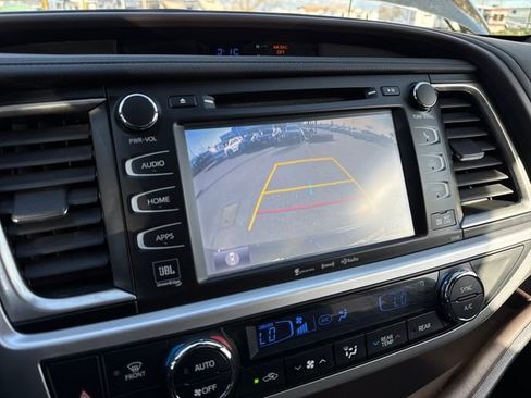 Used 2018 Toyota Highlander Limited Platinum image 24