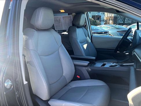 Used 2024 Toyota Sienna XLE image 7