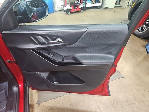 Used 2025 Chevrolet Equinox RS w/ Convenience Package III image 33