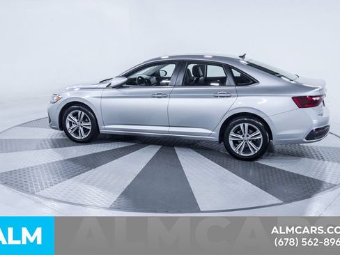 Used 2024 Volkswagen Jetta SE FWD image 5
