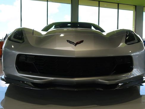 Used 2017 Chevrolet Corvette Z06 RWD image 2