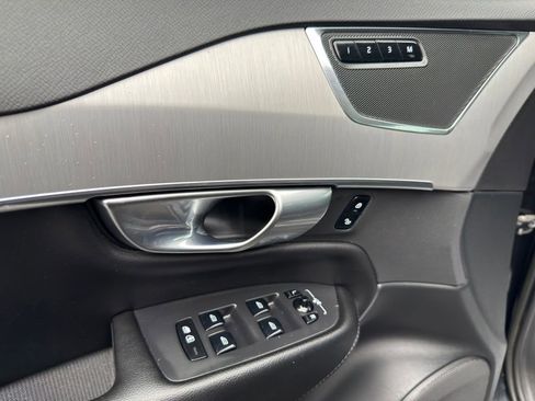 Used 2022 Volvo XC90 T5 Momentum w/ Climate Package image 10