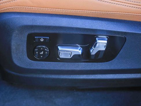 New 2026 BMW X7 xDrive40i w/ Premium Package image 19