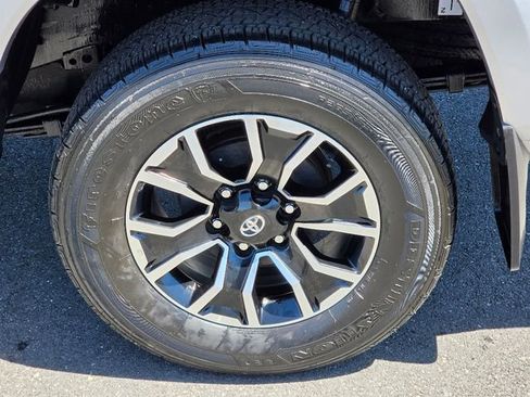 Used 2023 Toyota Tacoma TRD Sport w/ TRD Premium Sport Package AWD/4WD image 15