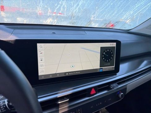 Used 2024 Kia Sorento S w/ Panoramic Sunroof Package image 10