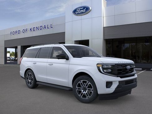 New 2026 Ford Expedition Active RWD image 7