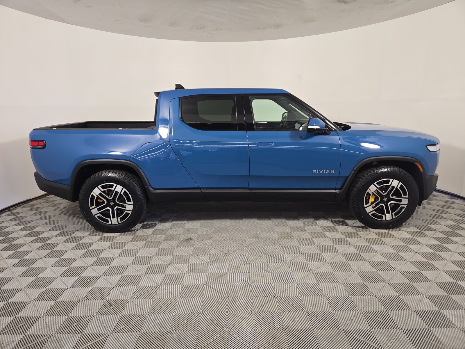 Used 2022 Rivian R1T Adventure AWD/4WD image 6