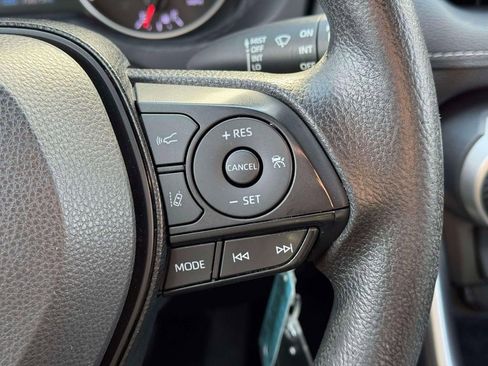 Used 2020 Toyota RAV4 LE image 22